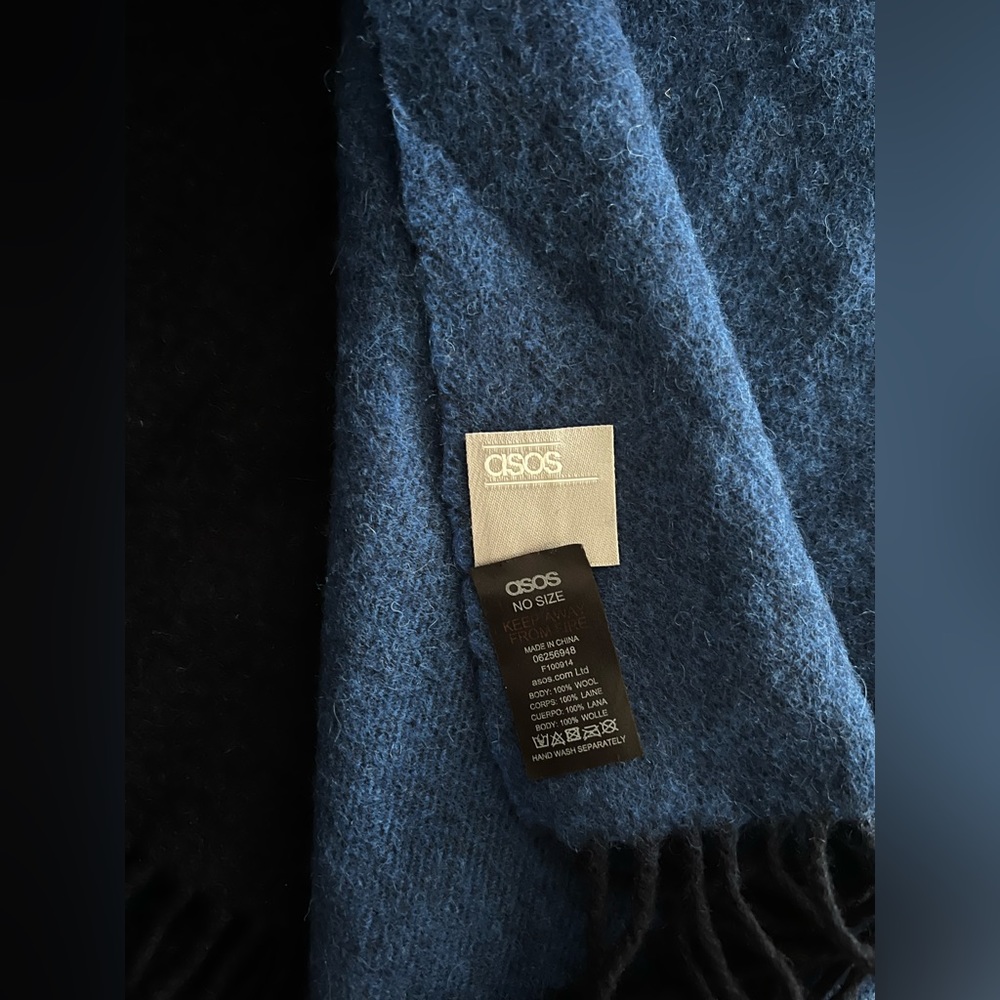 SCARF - Picture 2 of 2
